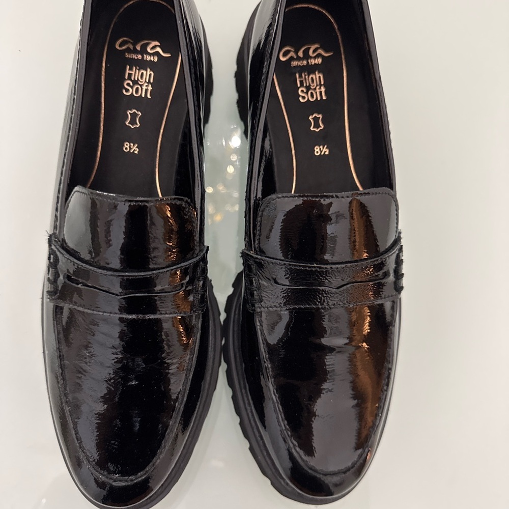 Black Patent Leather Loafers -
Size 10.5-11 - women’s- Ara- EUC - Picture 3 of 8
